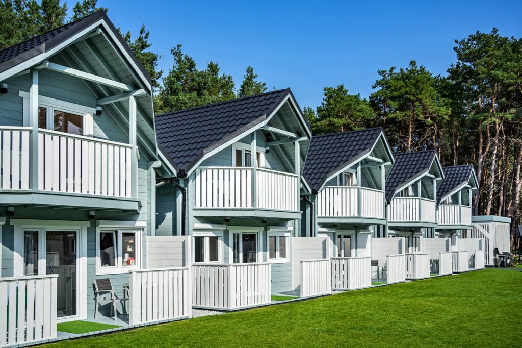 Fotografia z wybudowanymi domkami